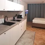 Falcon Center 4 Metro Swietokrzyska Διαμέρισμα *